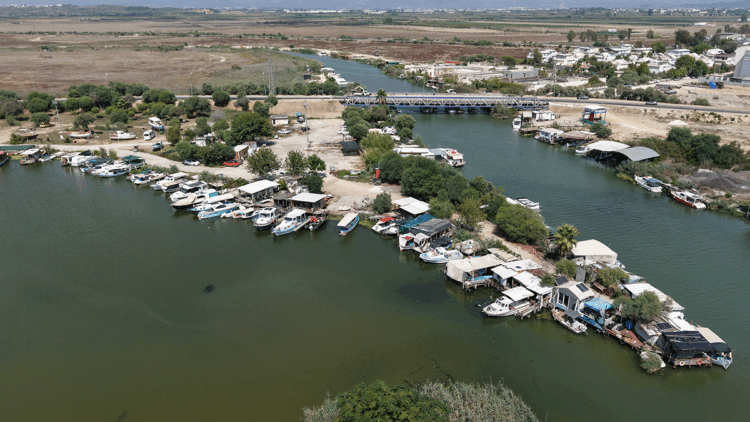 Acısu Nehri'nin kenarlarında 'konteyner ev' işgali