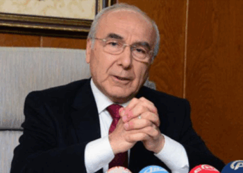 Adana'da 5 dönem başkanlık yapan Aytaç Durak, uçakta kalp krizi geçirdi