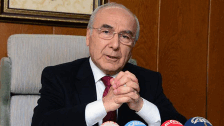 Adana'da 5 dönem başkanlık yapan Aytaç Durak, uçakta kalp krizi geçirdi