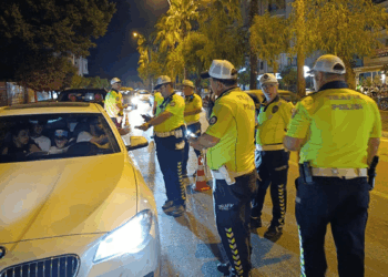 Adana'da trafik denetimi; 38 sürücüye toplam 255 bin TL ceza