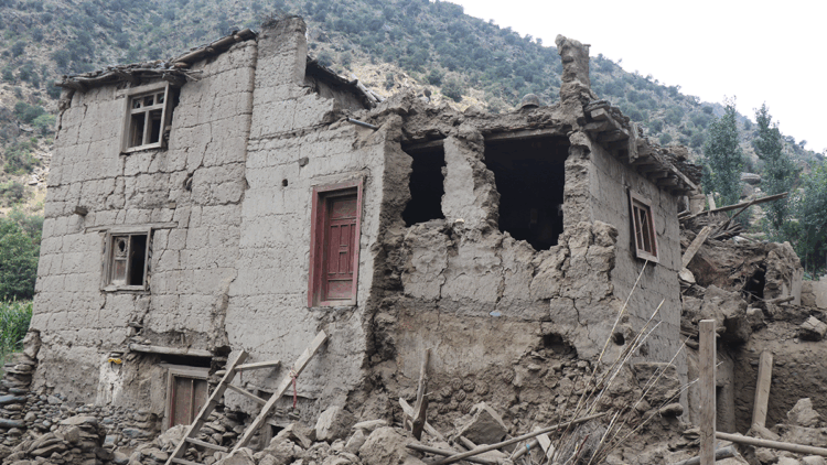 Afganistan'daki depremde 12 bin kişi etkilendi