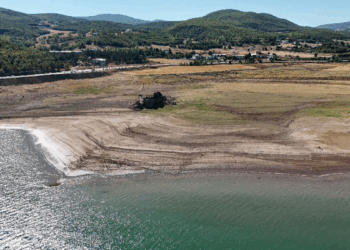 Almus Barajı’nda sular çekildi, ortaya çıkan alan tarıma açıldı