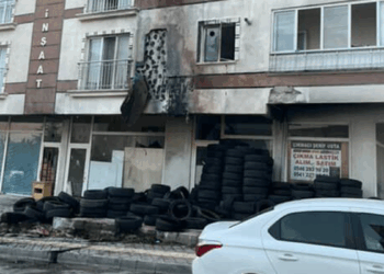 Ankara'da iş yerinin kundaklanması kamerada