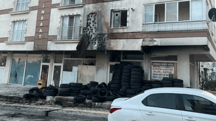 Ankara'da iş yerinin kundaklanması kamerada