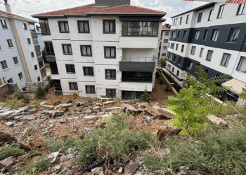 Ankara'daki sağanakta istinat duvarı yıkıldı