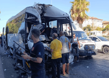Antalya'da midibüsler çarpıştı; çok sayıda yaralı var