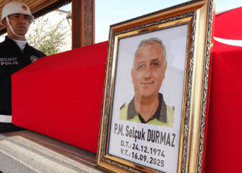 Aort damarı yırtılan trafik polisi, son yolculuğuna uğurlandı