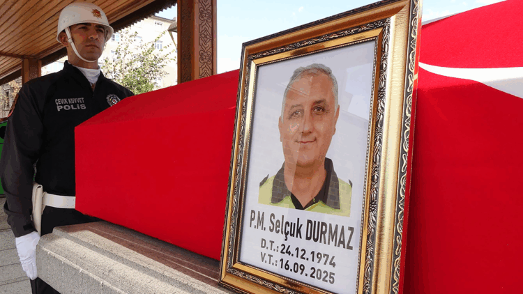 Aort damarı yırtılan trafik polisi, son yolculuğuna uğurlandı