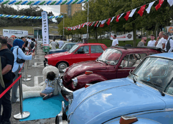 Arnavutköy’de Nostaljik Araba Fuarı düzenlendi