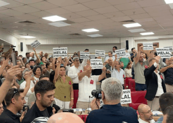 Aydın Büyükşehir Belediye Meclisi toplantısında gerginlik; salona polis girdi