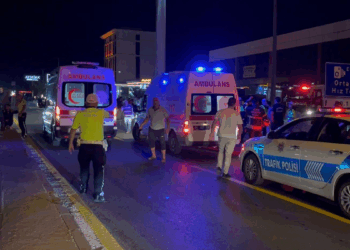 Aydın'da 3 aracın karıştığı kaza kamerada; 1 ölü, 5 yaralı