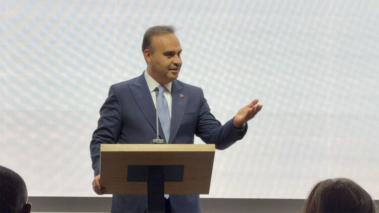 Türkiye güçlendikçe insanlık ailesinin geleceği aydınlık olacak