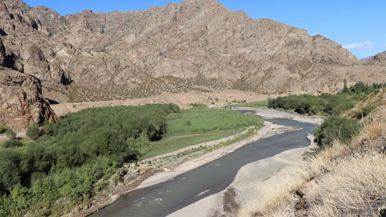 Ayvalı Baraj Gölü'nün su seviyesi düştü