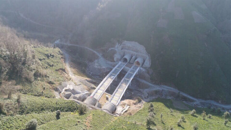 Artvin'de ulaşım 128 tünelle sağlanıyor