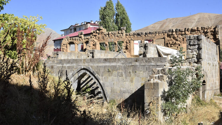 Bitlis'te tarihi-sivil mimari için de restorasyon çalışması başlatıldı
