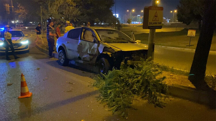 Bursa'da hafif ticari araçla otomobil çarpıştı: 1 yaralı