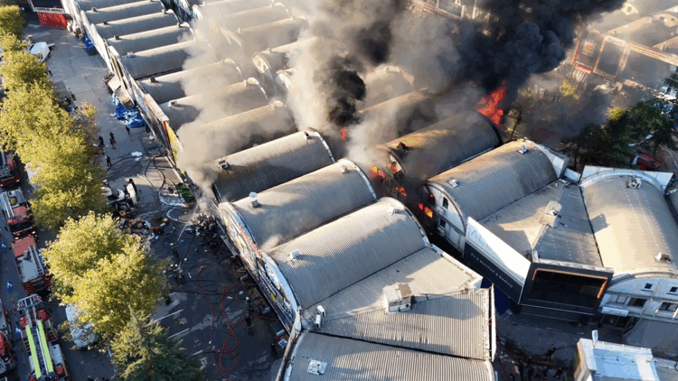 Bağcılar İSTOÇ'ta yangın; 17 iş yeri hasar gördü