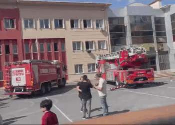 Başakşehir'de okulda yangın; Öğrenciler tahliye edildi