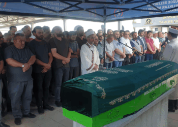 Başına geçirdiği balon nedeniyle nefessiz kalan Muhammed Ali, toprağa verildi