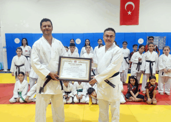 Başsavcı Oğuzhan Dönmez karatede siyah kuşak aldı