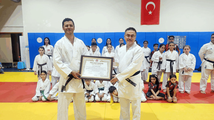 Başsavcı Oğuzhan Dönmez karatede siyah kuşak aldı