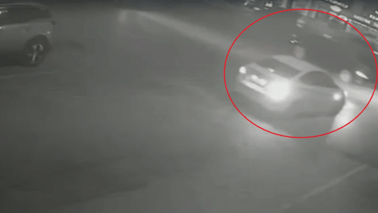 Belediye başkanının makam aracına otomobil çarptı; kaza kamerada