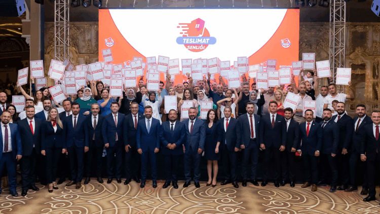 Birevim, İzmir’de teslimat şenliği düzenledi