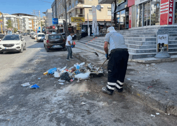 Buca Belediyesi'nde eylem sona erdi; ilçedeki çöpler toplanıyor