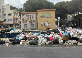 Buca'da çöp krizi büyüyor: Vatandaşlar ve esnaf tepkili