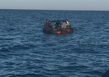 Çanakkale'de 3'ü çocuk 23 kaçak göçmen kurtarıldı