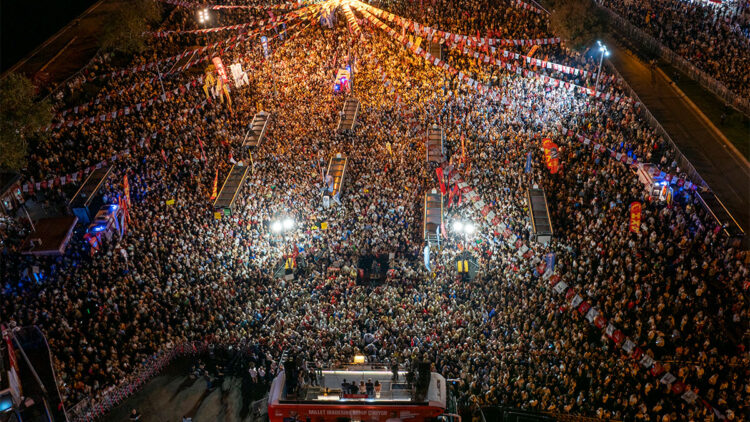 Kadıköy tarihinin en kalabalık mitinglerinden birini yaşadı