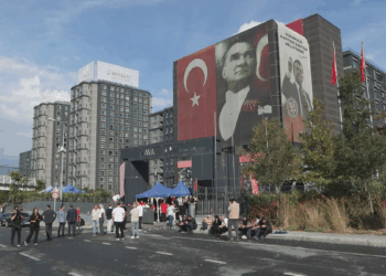 CHP İstanbul İl Başkanlığı önünde güvenlik önlemleri sürüyor