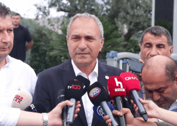 CHP'li Özçağdaş ve Karabat Sarıyer'deki eski il binasında konuştu