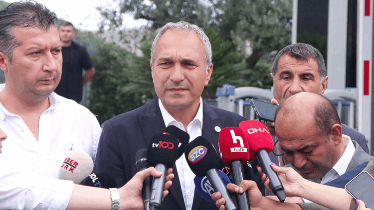 CHP'li Özçağdaş ve Karabat Sarıyer'deki eski il binasında konuştu