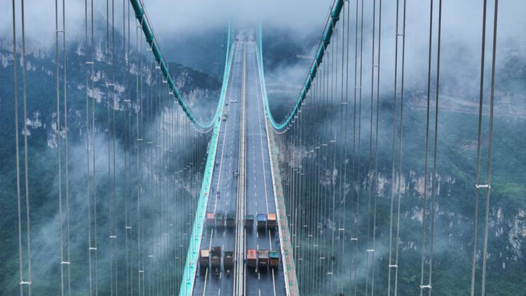 Dünyanın en büyük köprüsü hizmete açıldı