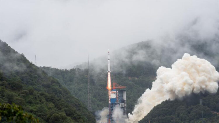 ‘Shiyan-30 01’ ve ‘Shiyan-30 02’ uyduları uzaya fırlatıldı