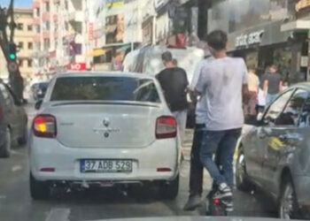 Skuter kullanan çocukların tehlikeli yolculuğu