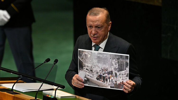 Gazze'de yaşanan barbarlığa karşı sesini yükseltmeyen bu vahşetin sorumluluğuna ortaktır