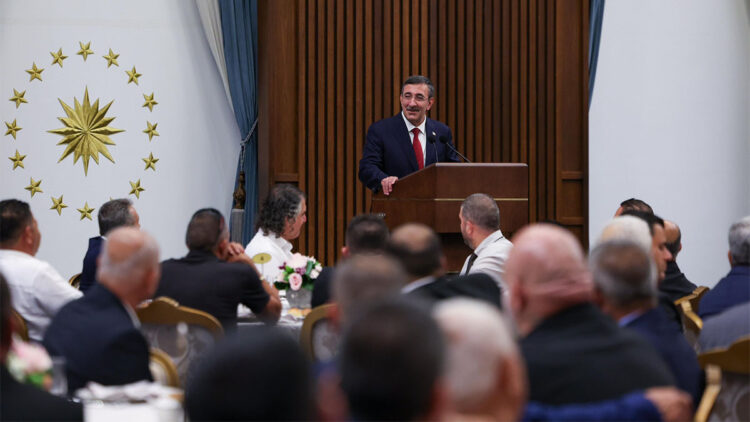 Cevdet Yılmaz KKTC'den gelen muhtarları ağırladı