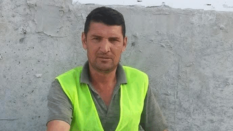 Ceviz toplarken elektrik akımına kapılıp öldü