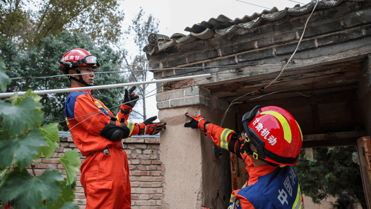 Çin'de 5.6 büyüklüğünde deprem