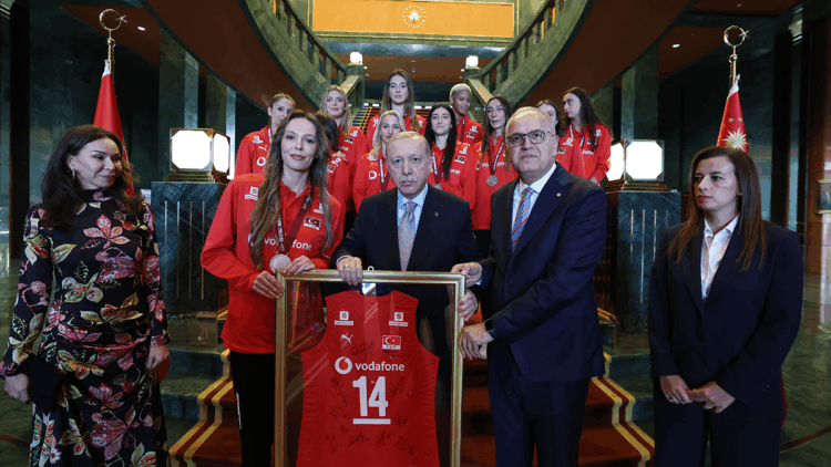 Cumhurbaşkanı Erdoğan, A Milli Voleybol Takımı'nı kabul etti