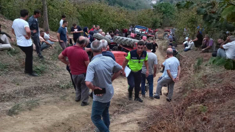 Akyazı'da devrilen traktörün sürücüsü öldü