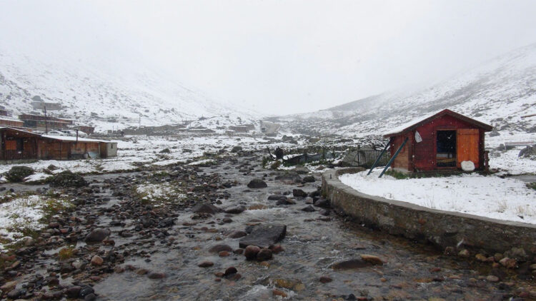 Doğu Karadeniz'de etkili olan sağanak kara dönüştü