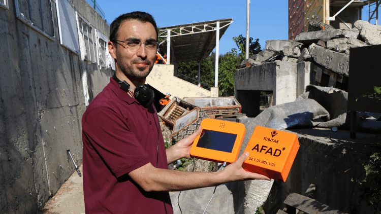 Depremde enkaz altındaki canlıları 120 saniyede tespit edecek cihaz geliştirildi