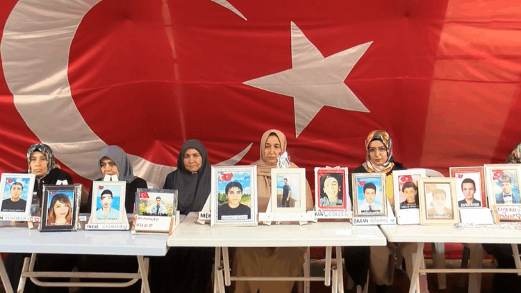 Diyarbakır'daki evlat nöbeti 7'nci yılına girdi: Terörsüz bir Türkiye istiyoruz