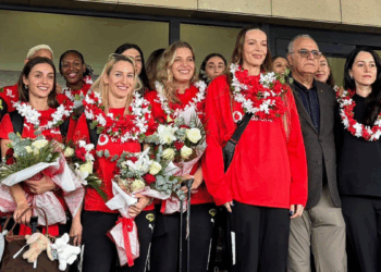 Dünya ikincisi olan A Milli Kadın Voleybol Takımı yurda döndü