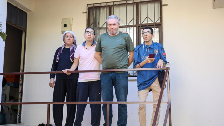 Engelli çocukları için ev yaptırmak isterken birikimini de kaybetti