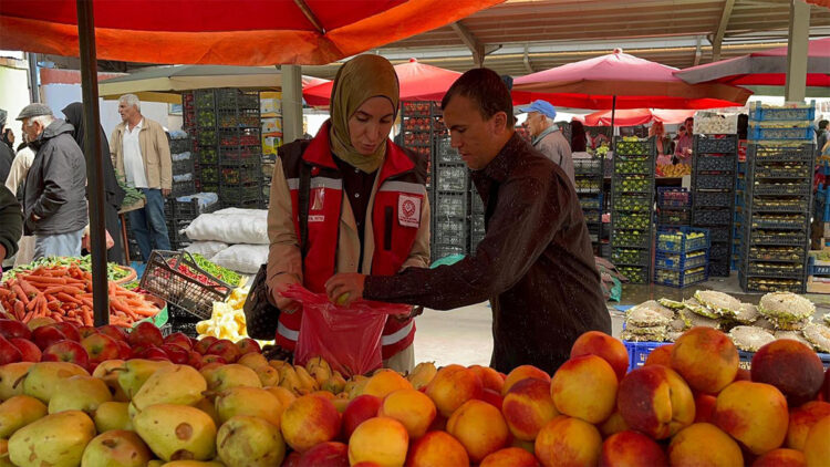Engelliler pazardan alışveriş yaptı