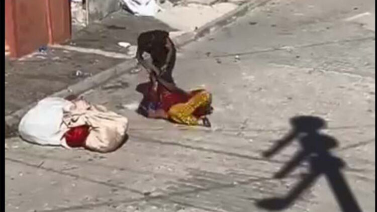 Eskişehir'de sokak ortasında eşini döven şüpheli adliyede